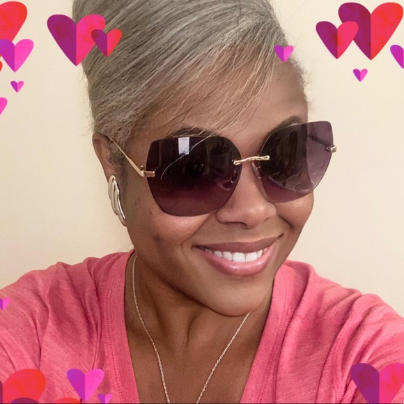 Meet your Posher, Lacheryl - Picture 1 of 9